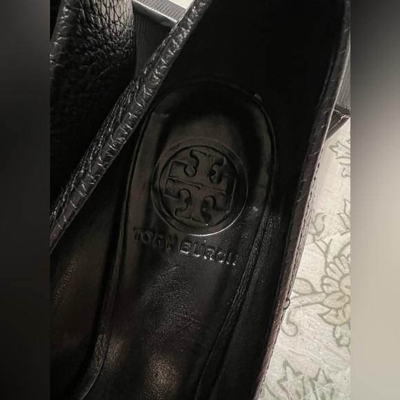 TORY BURCH SALLY WEDGE/PUMPS TUMBLED LEATHER BLACK SIZE 6 US – RETAIL $325.00 - Picture 8 of 12